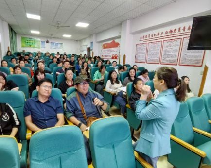 株洲市第十九中学举行荷塘区家庭教育指导服务 向阳花 行动